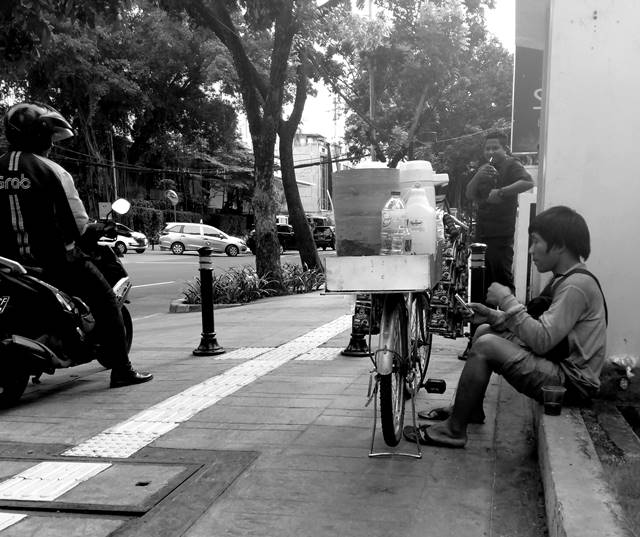 STARLING - The Mobile Starbucks In Jakarta