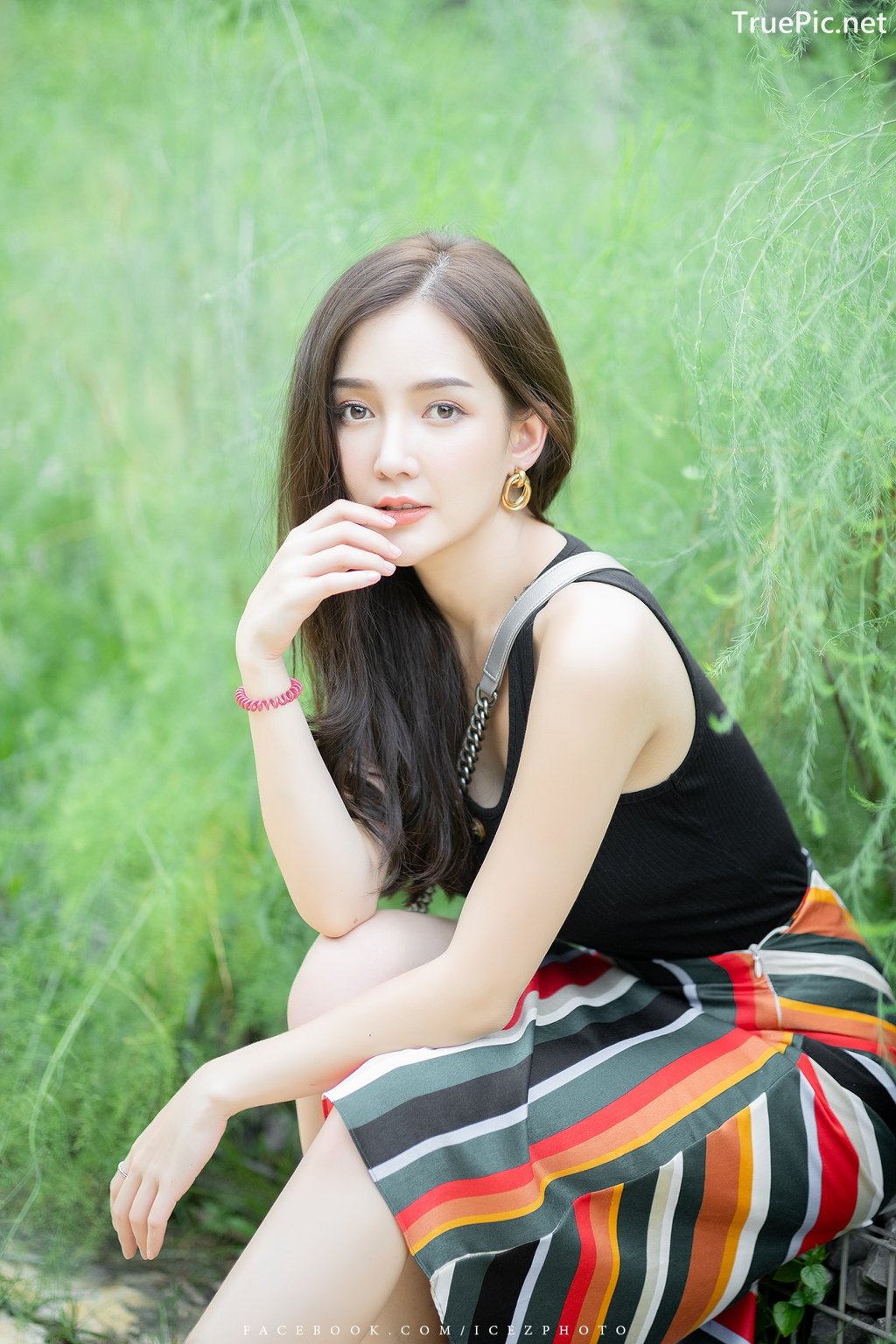 Image-Thailand-Model-Rossarin-Klinhom-Beautiful-Girl-Lost-In-The-Flower-Garden-TruePic.net- Picture-19