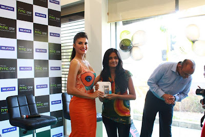 Hot Jacqueline Fernandez at Lauch of the HTC One mobile phone