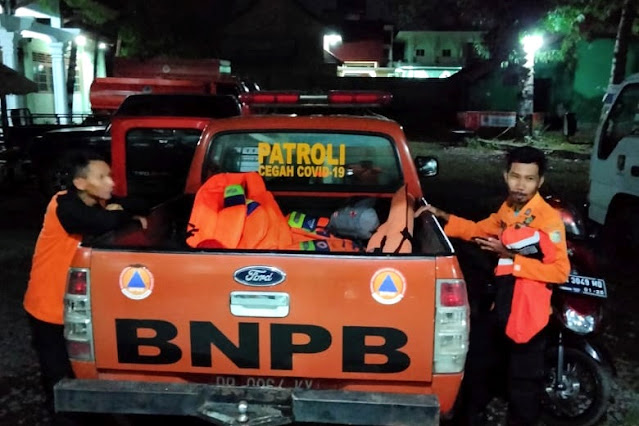 Lima pemancing terseret ombak di  Pantai Tanjung Ringgit, satu belum ditemukan