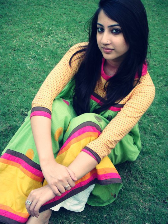 Hot Desi Girls Facebook Pics Images And Wallpapers