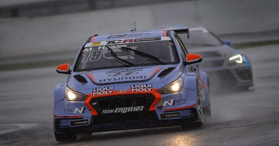 Max Hesse gewinnt am Sonntag im Hyundai auf dem Nürburgring
