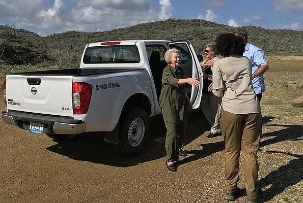 Princess Beatrix visited the Washington Slagbaai National Park. Princess Beatrix visited the Kolegio Strea Briante school