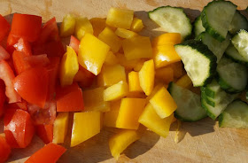 Bunter Sommersalat: Perfekt zum Grillen oder einfach so! Egal, was Ihr grillt: Dieser Salat passt und schmeckt knackig und frisch!
