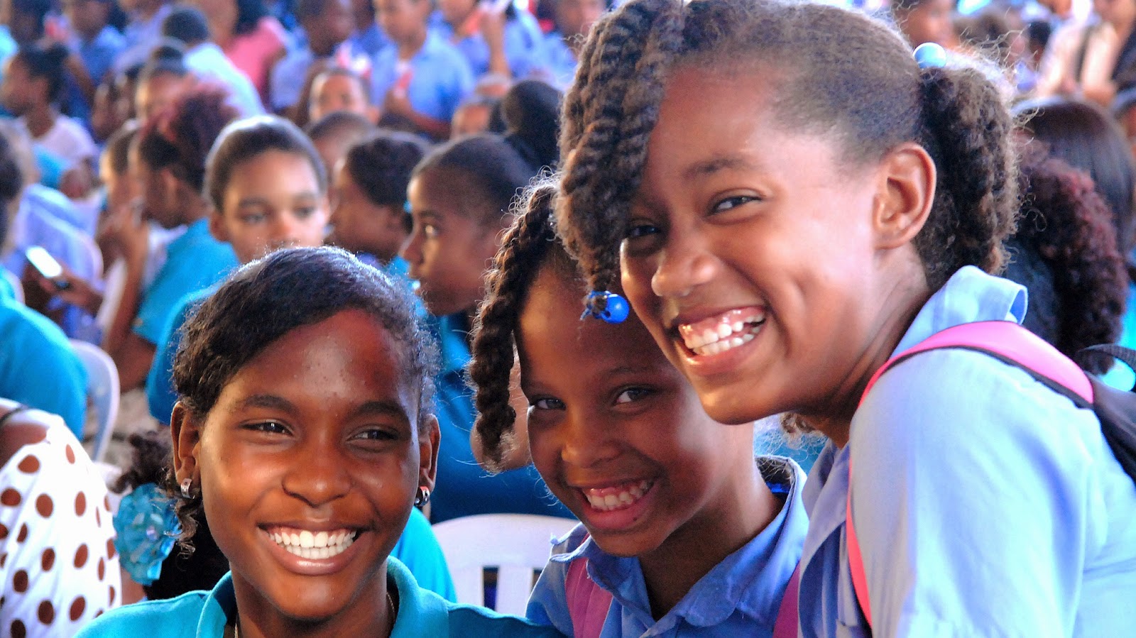 Estudiantes dominicanos entre los más felices de 72 países evaluados en