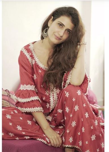  Fatima Sana Shaikh describes her Diwali celebration: Making Rangoli