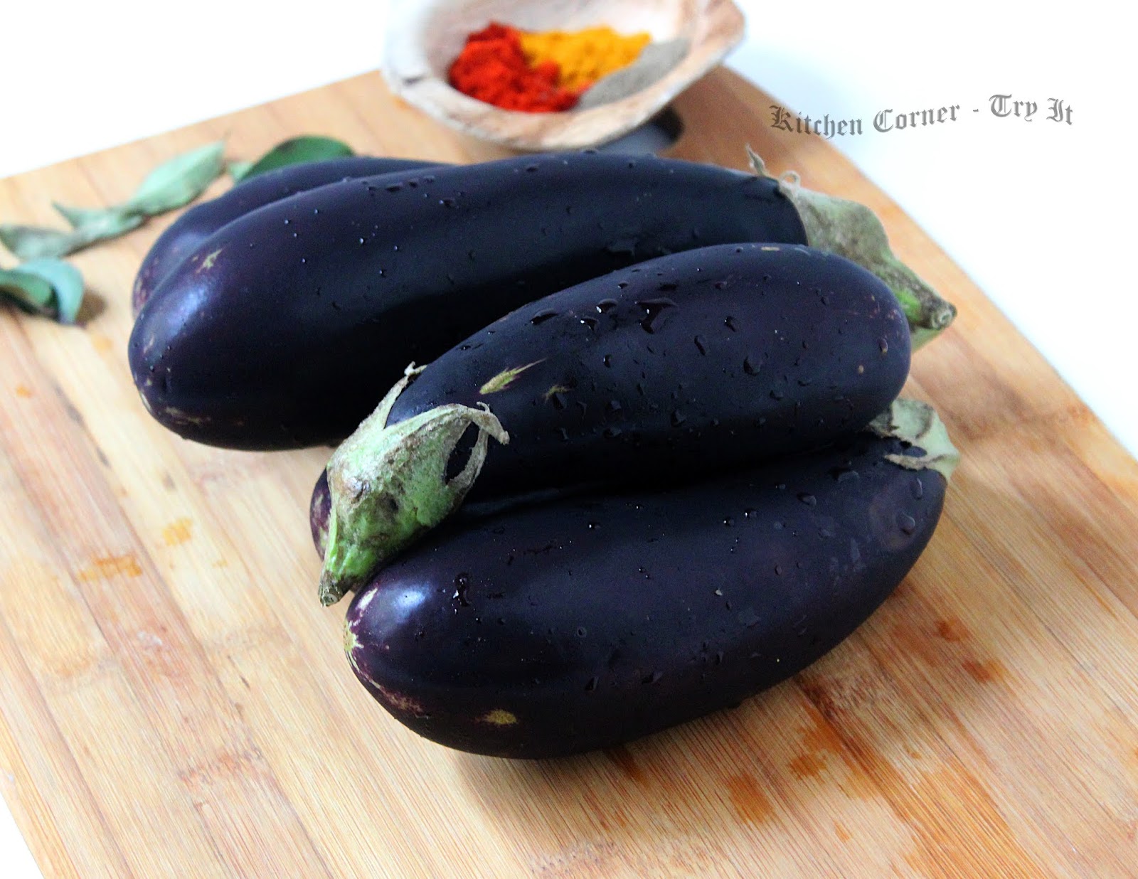 Vazhuthananga Thairu Curry/Eggplant Yogurt Curry