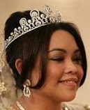diamond tiara pahang malaysia sultanah queen kalsom tunku princess kaiyisah