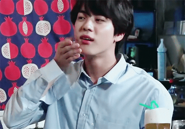 DiHTv46U8AEm44n.gif