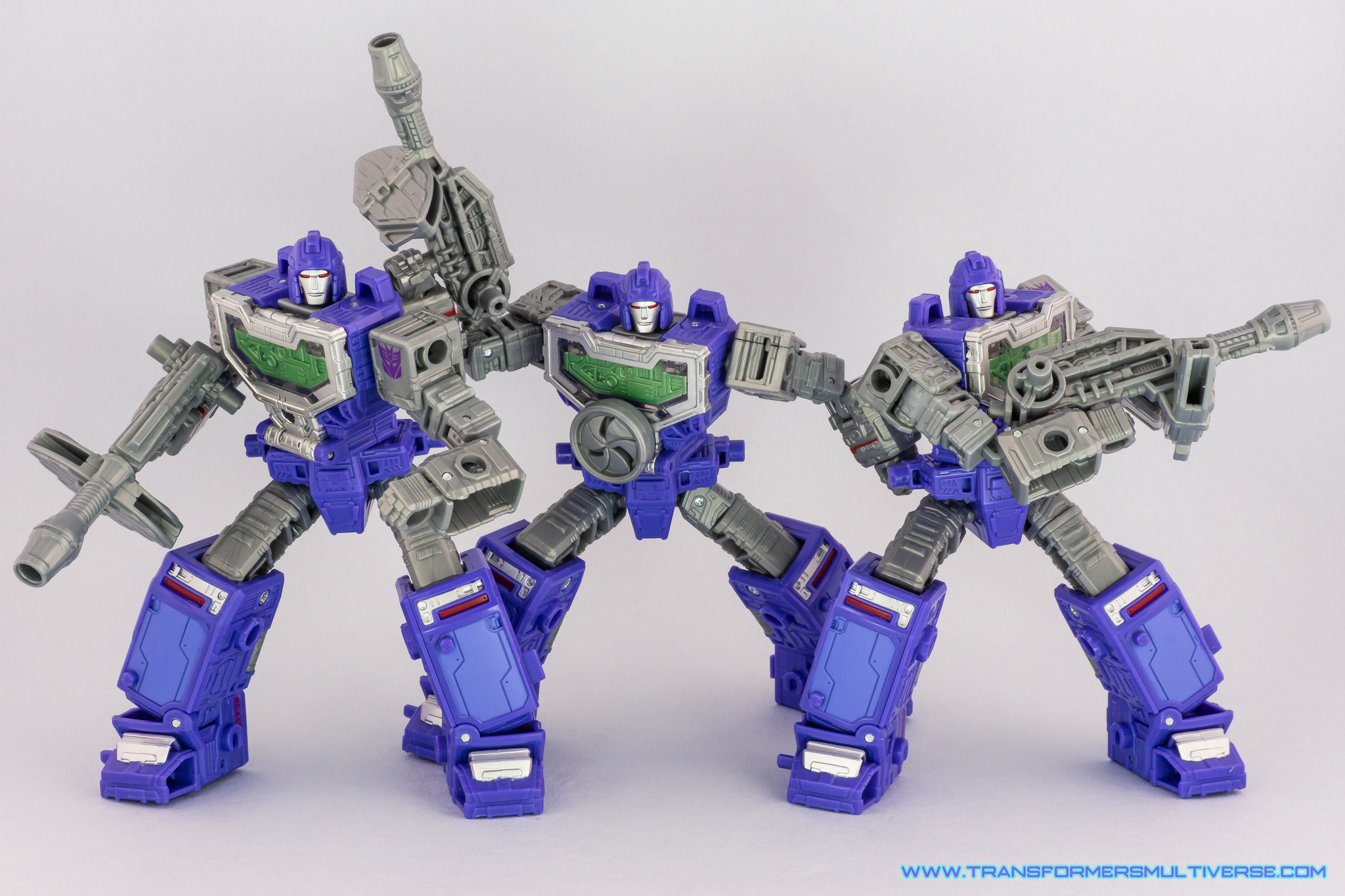 Transformers Siege Refraktor posed with blasters 1
