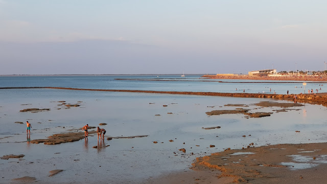 Corrales de pesca en Playa de las Canteras - Chipiona