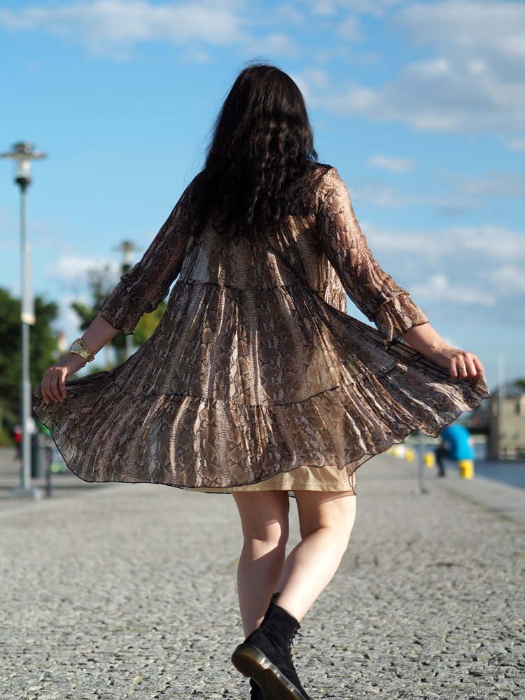 Sukienka z jedwabiu / the silk dress