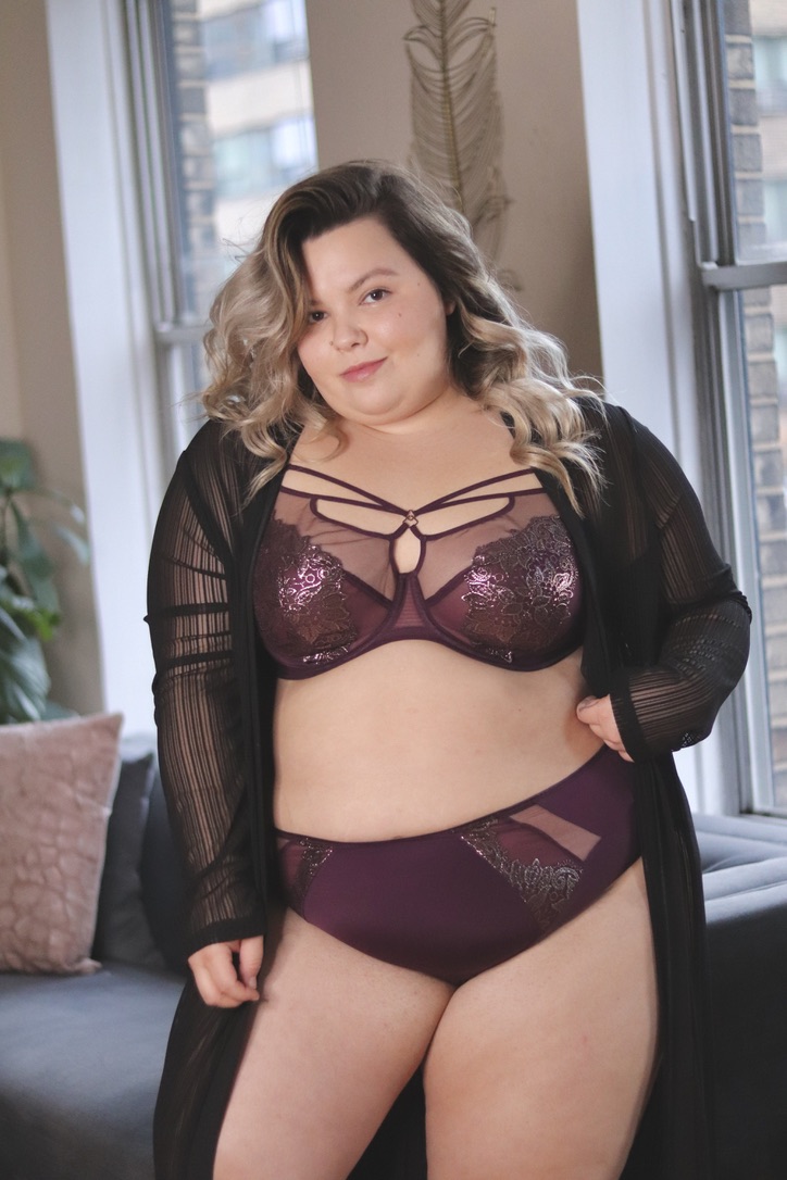 Chicago Plus Size Petite Fashion Blogger Natalie in the City, tries Elomi Lingerie's Live Limitless Challenge.