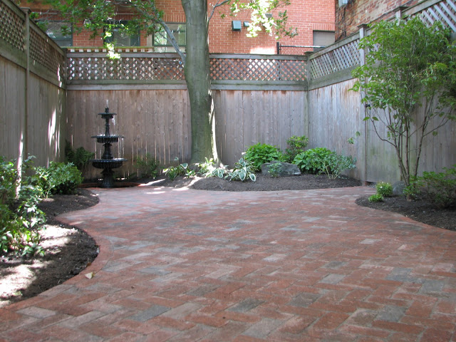 Brick Driveway Image: Brick Design In Courtyards