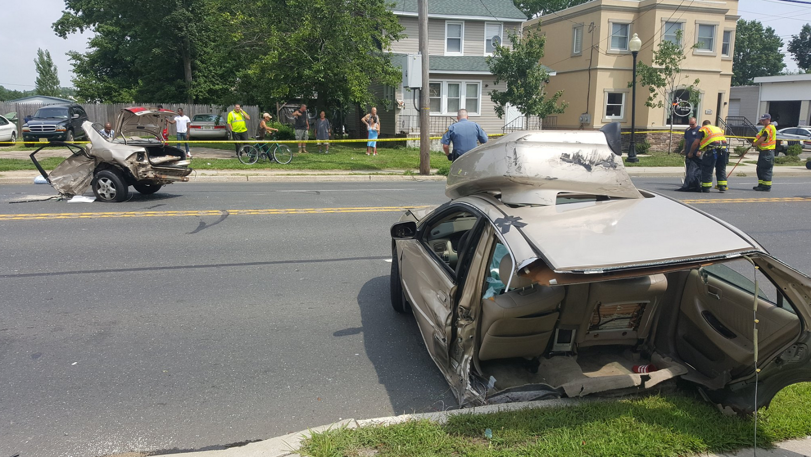 MEC&F Expert Engineers Car spilt in half after 3vehicle collision on