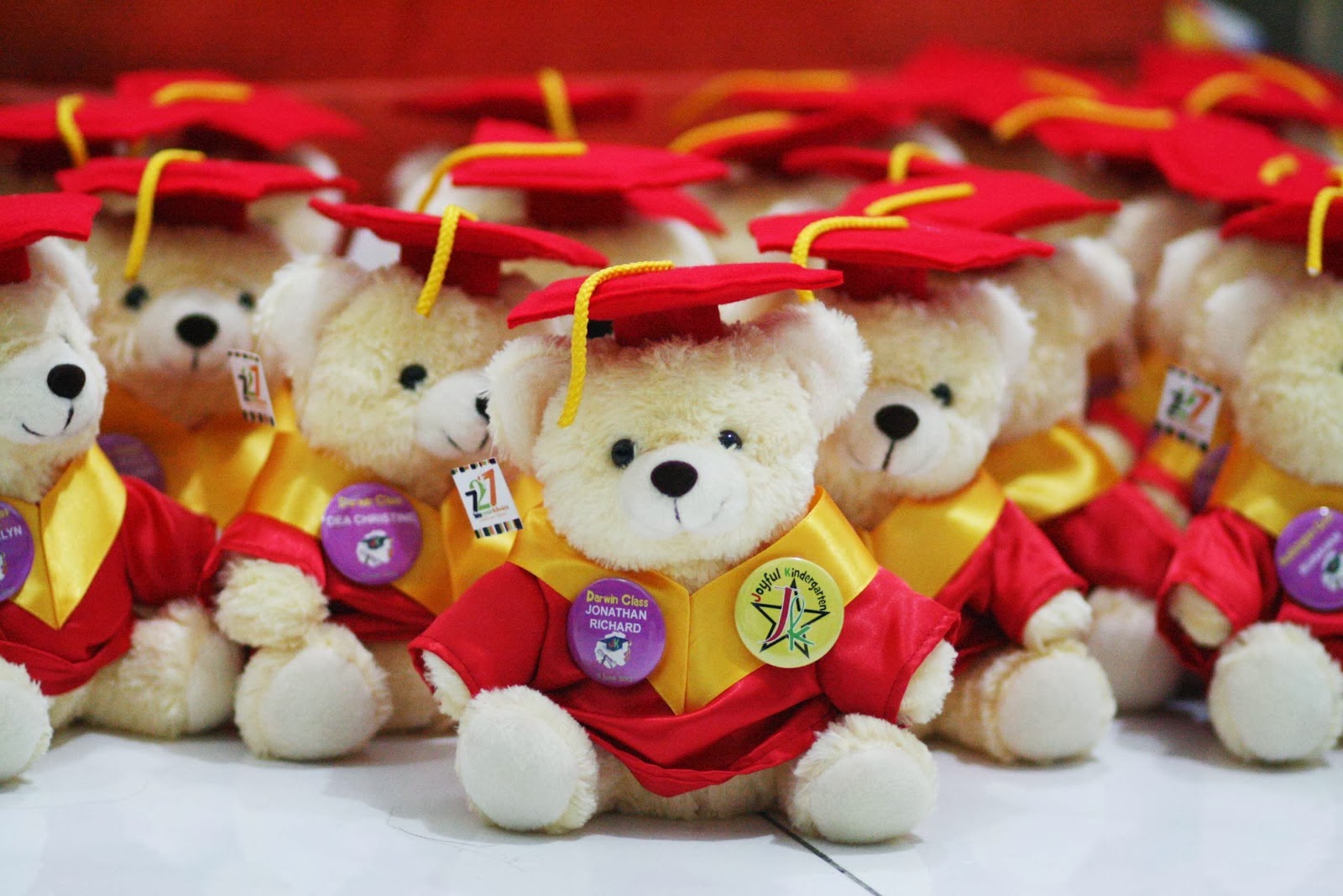 KABOWI PRODUSEN BONEKA WISUDA PLAKAT Souvenir Graduation KADO