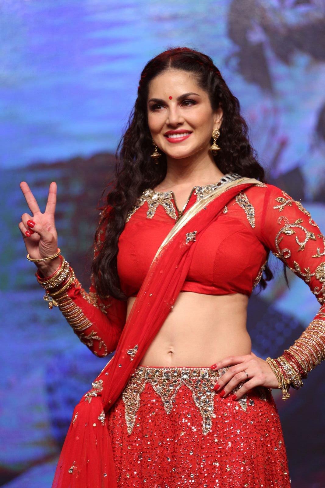 Sex Telugu Hot Sunny - Sunny Leone Looks Super Sexy In a Red Revealing Dress At Telugu Film  Ã¢â‚¬Å“RogueÃ¢â‚¬ Audio Launch Event in Hyderabad Gallery - Sunny Leone Celebs  Profile - Add Sunny Leone Pics to Facebook,Download