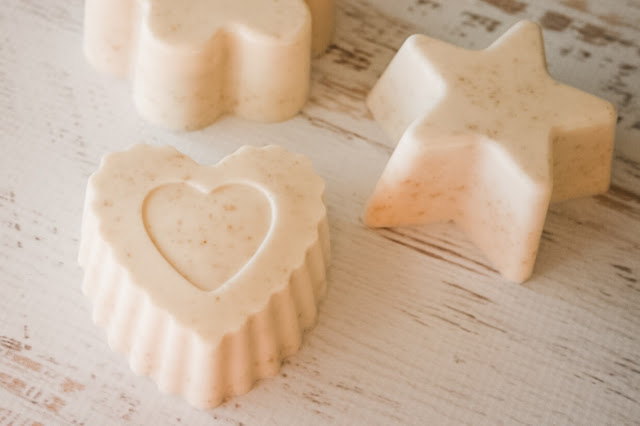 Learn how to make oatmeal and honey goat's milk soap with this easy soap recipe for beginners. You make this soap without lye, using the simple melt and pour method.