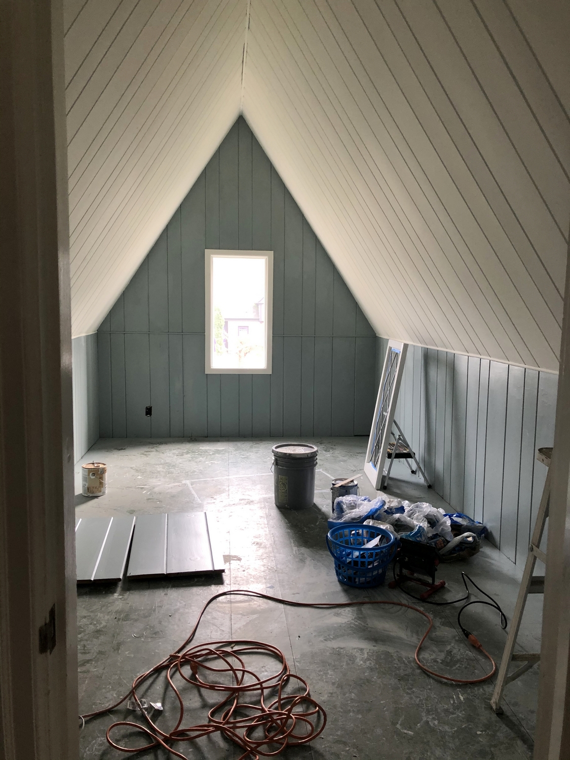 How to paint wood paneling (spray and/or roll!) / Create / Enjoy