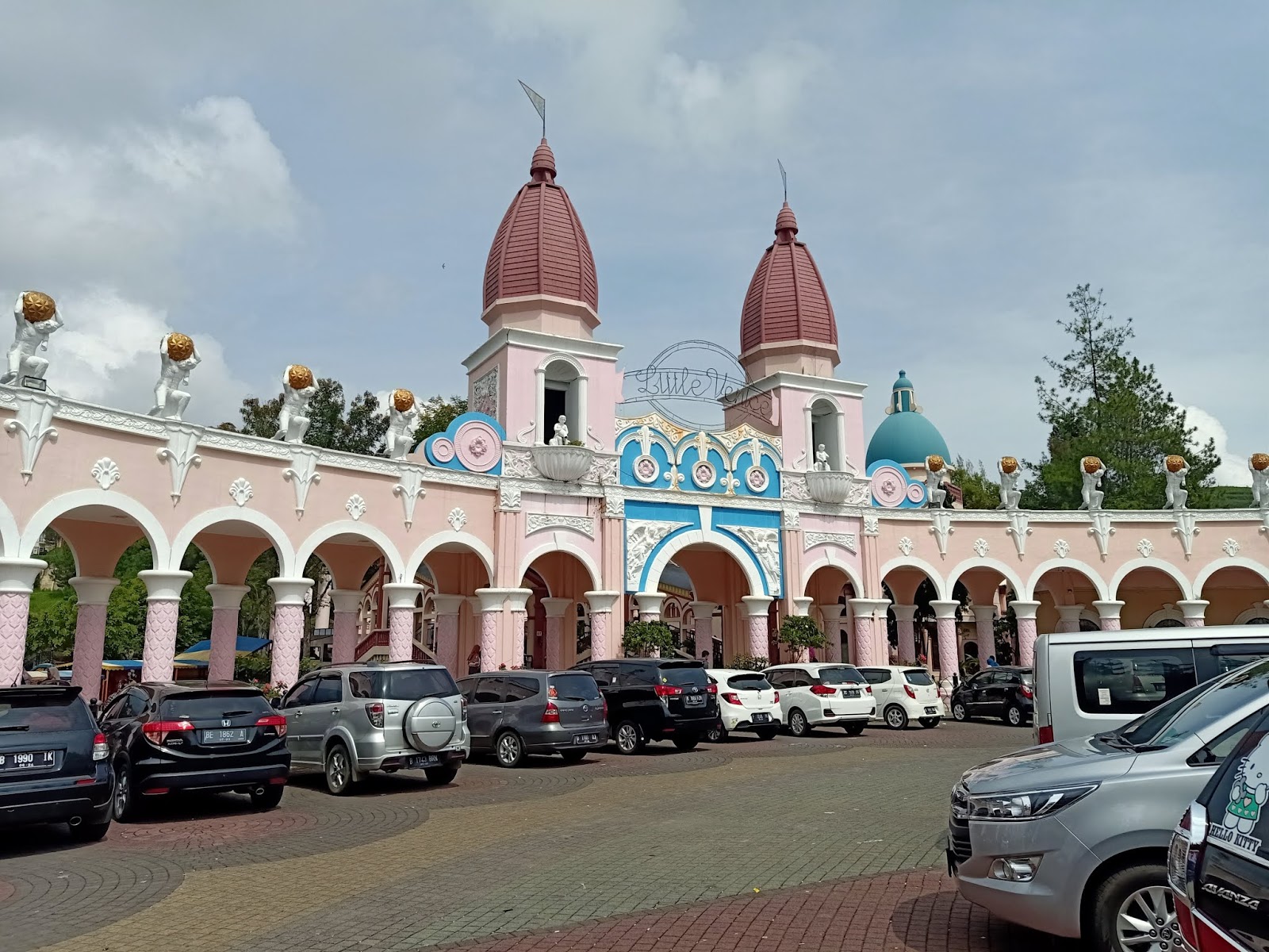 Spot Foto Wisata Little Venice, kota Bunga, Puncak Bogor ...