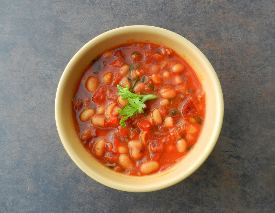 Sizzling Indian Recipes..... Canned Navy beans Curry with Beetroots