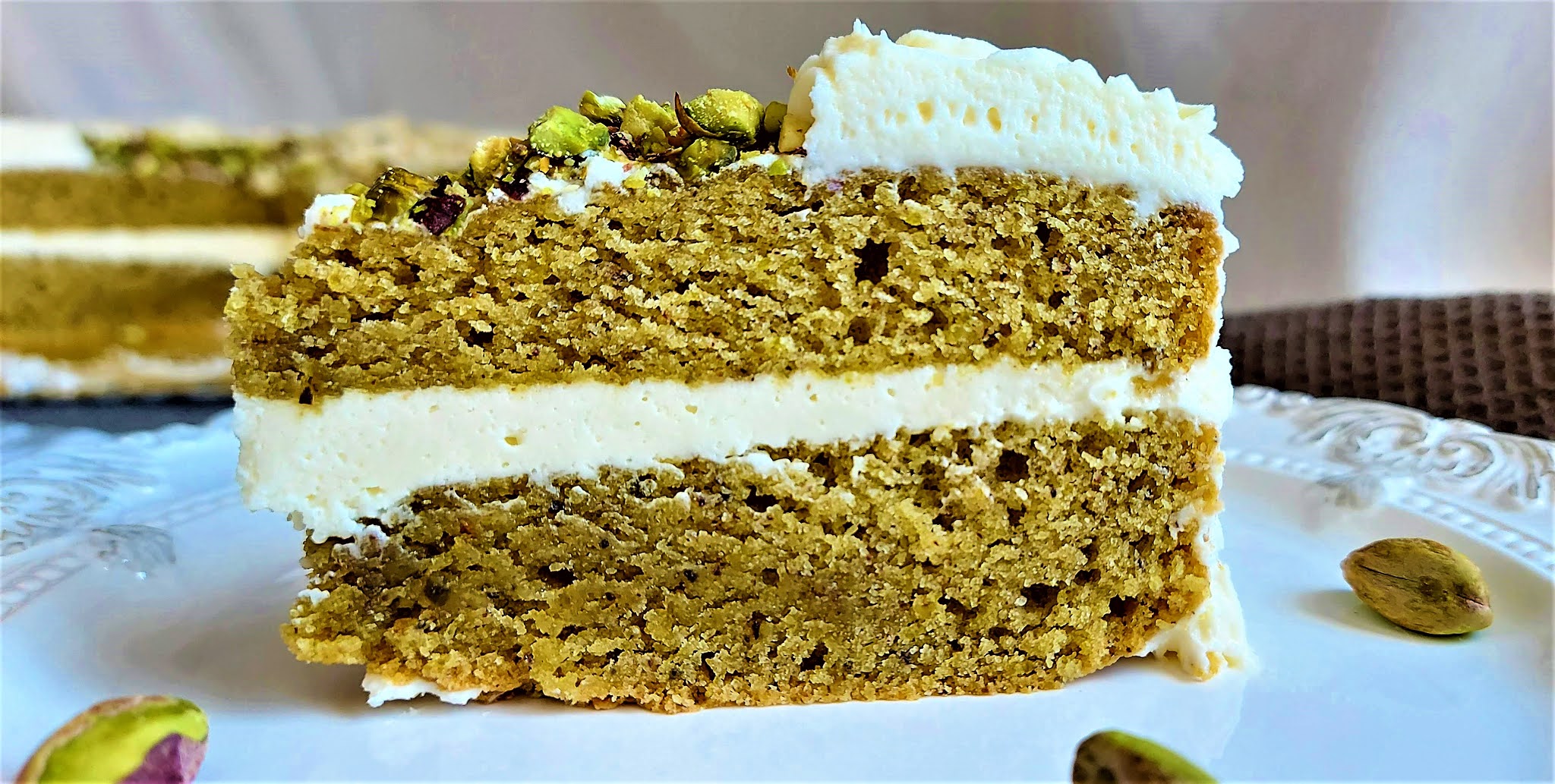 TARTA DE PISTACHO CON BUTTERCREAM DE CHOCOLATE BLANCO (SIN GLUTEN)