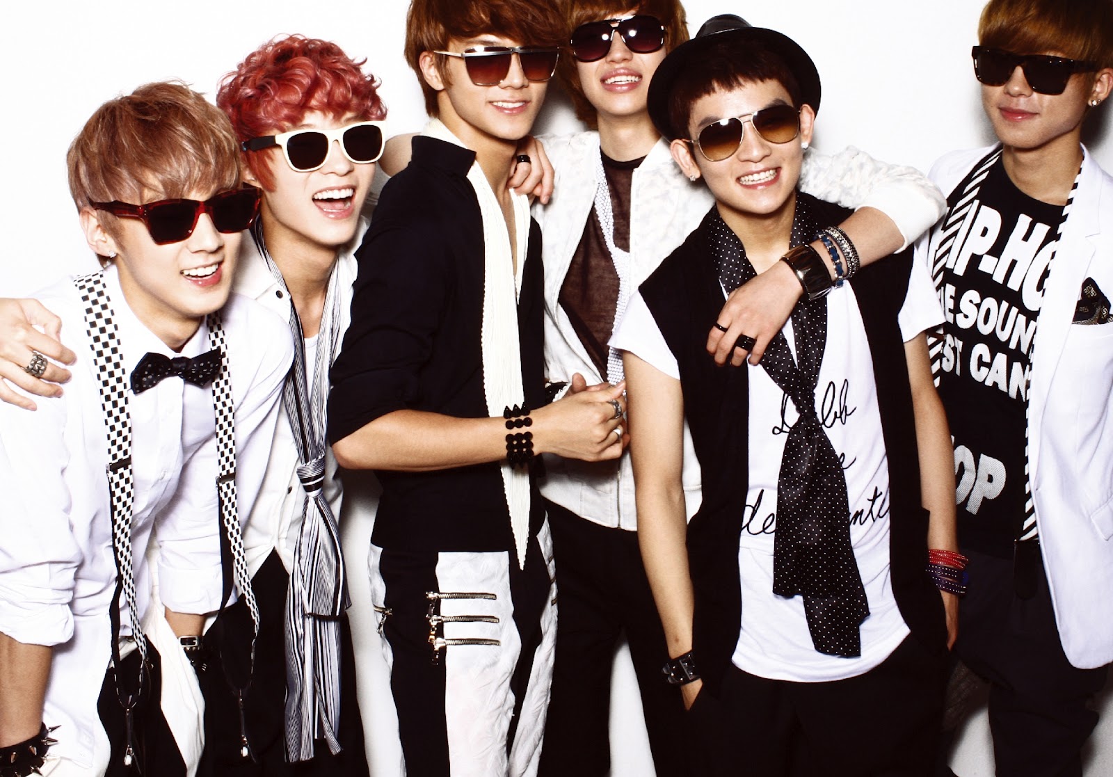 Бтс бойбенд кореи. Корейская мальчиковая группа bts. Бойз бэнд бтс. K pop группа ateez. Группа teen top.