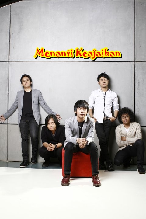 RESEP MASAKAN BU ALIA: Chord dan Lirik Lagu D'Masiv Menanti Keajaiban