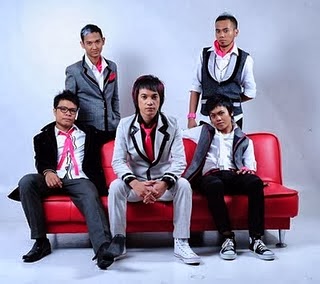 kunci gitar,lirik lagu,download MP3 Lovarian Istimewa