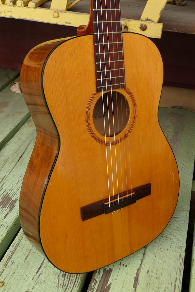 goya classical guitar model g-10 serial no. 250672 goya classical guitar model g-10 serial no. 250672
