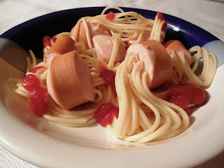 Spaghete cu crenvursti sau "Paste Hotdog"