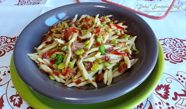 Pasta fave, prosciutto e pecorino