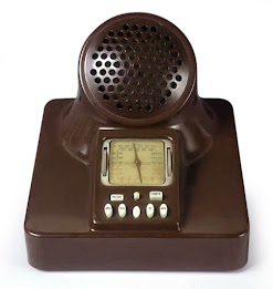 Castiglioni's unique bakelite radio, the  Fimi-Phonola 547