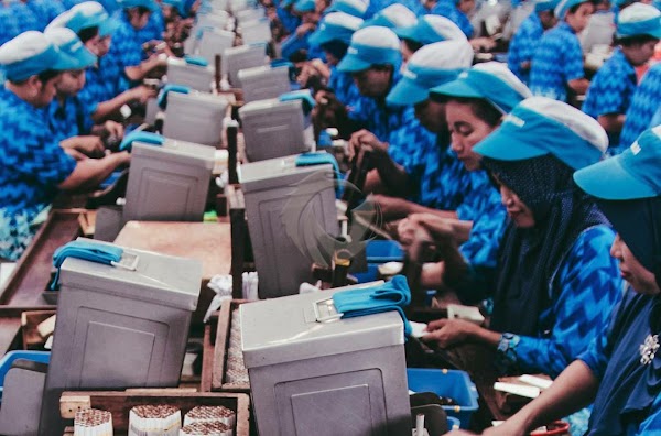 Cegah Covid-19 Makin Meluas, Pemerintah Harus Segera Meliburkan Buruh