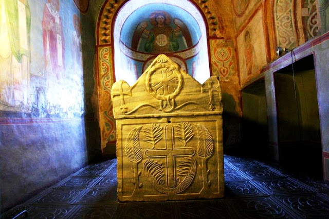 Саркофаг Ярослава Мудрого, покоящегося в киевском Софийском соборе