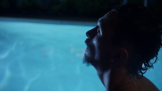 ausCAPS: Jonathan Tucker nude in Kingdom 2-05 "Happy Hour"