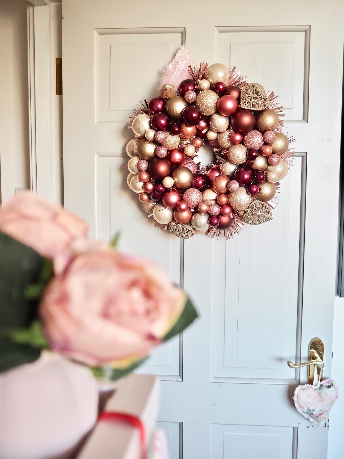 Alternatve Christmas Wreath DIY bauble wreath 