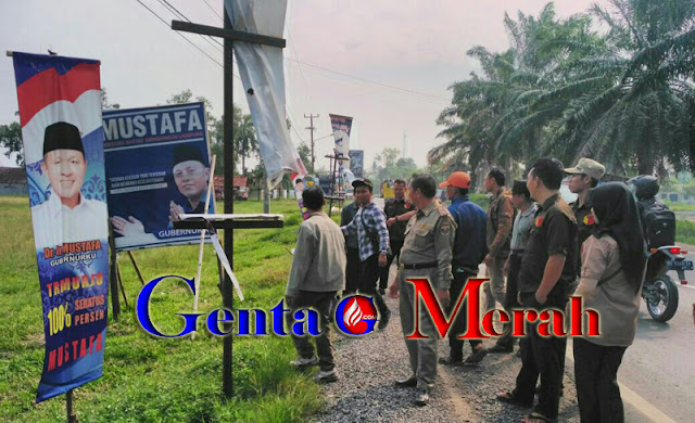 Jelang Kampaye, Panwascam Trimurjo Tertibkan APK Paslongub
