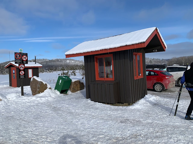 Stationnement pour les sentiers de raquette dans le Parc de la Gatineau