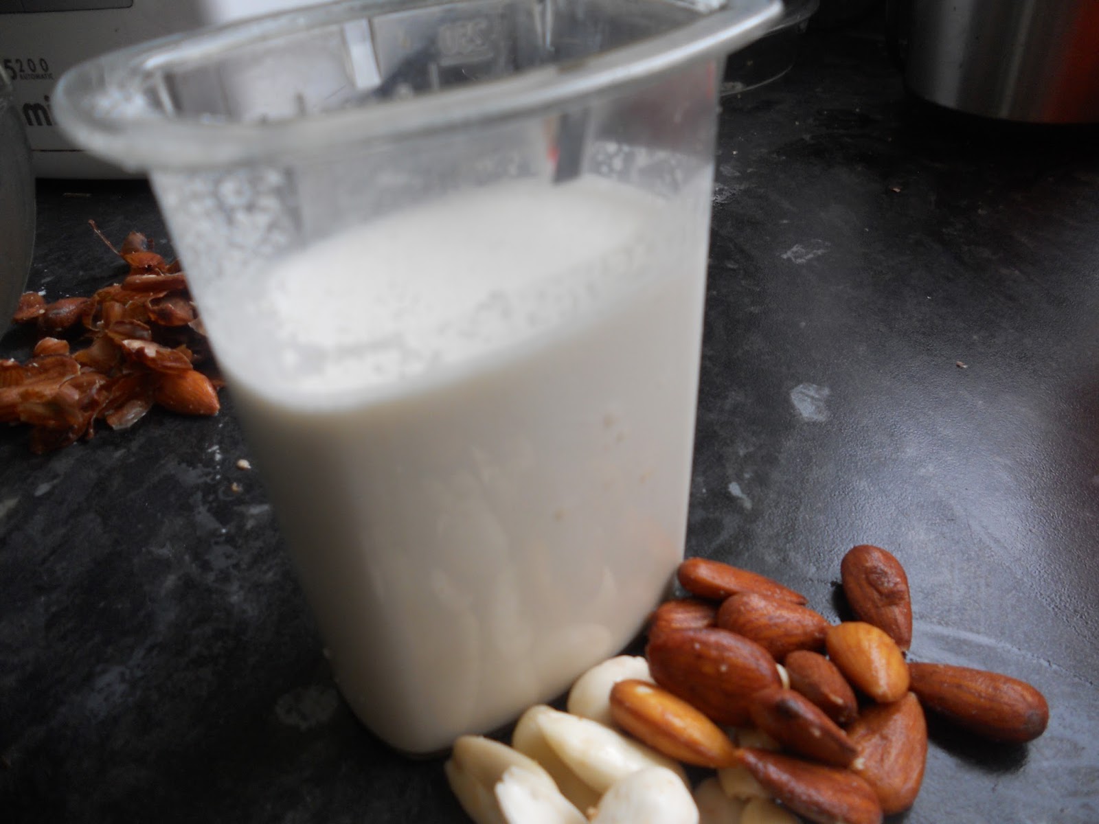 HowTo 16 Make Almond Milkraw, vegan