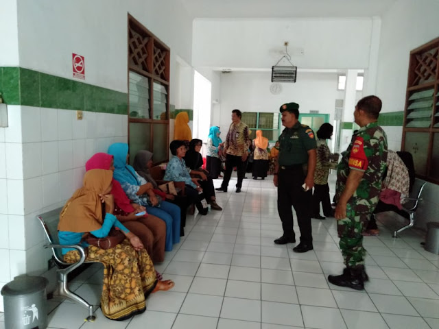 Sertu Sumargono Dampingi Warga Binaan Ikuti KB MOW