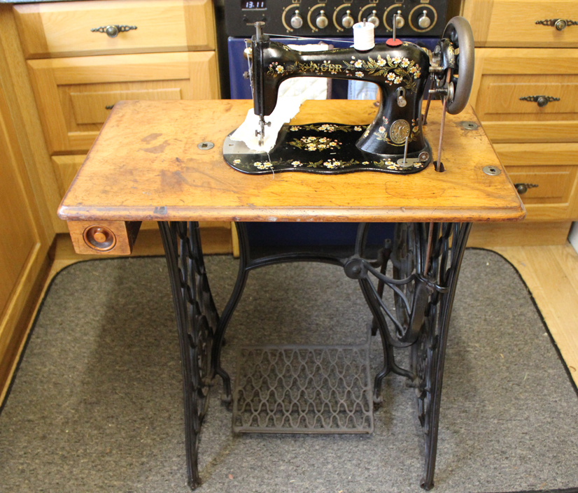 what year is my singer vintage sewing machine eg033027 what year is my singer vintage sewing machine eg033027