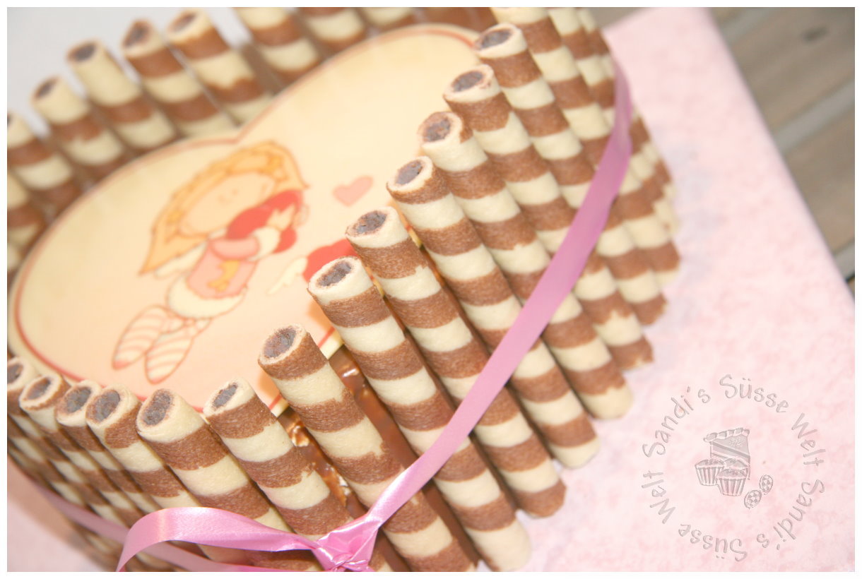 Sandi´s Süße Welt: Eine Mini-Waffelröllchen-Torte mit Schokoladen-Bild