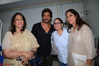 From Left to Right Bulbul Soi, with Shah Rukh Khan and Gauri and Taruna Soi 