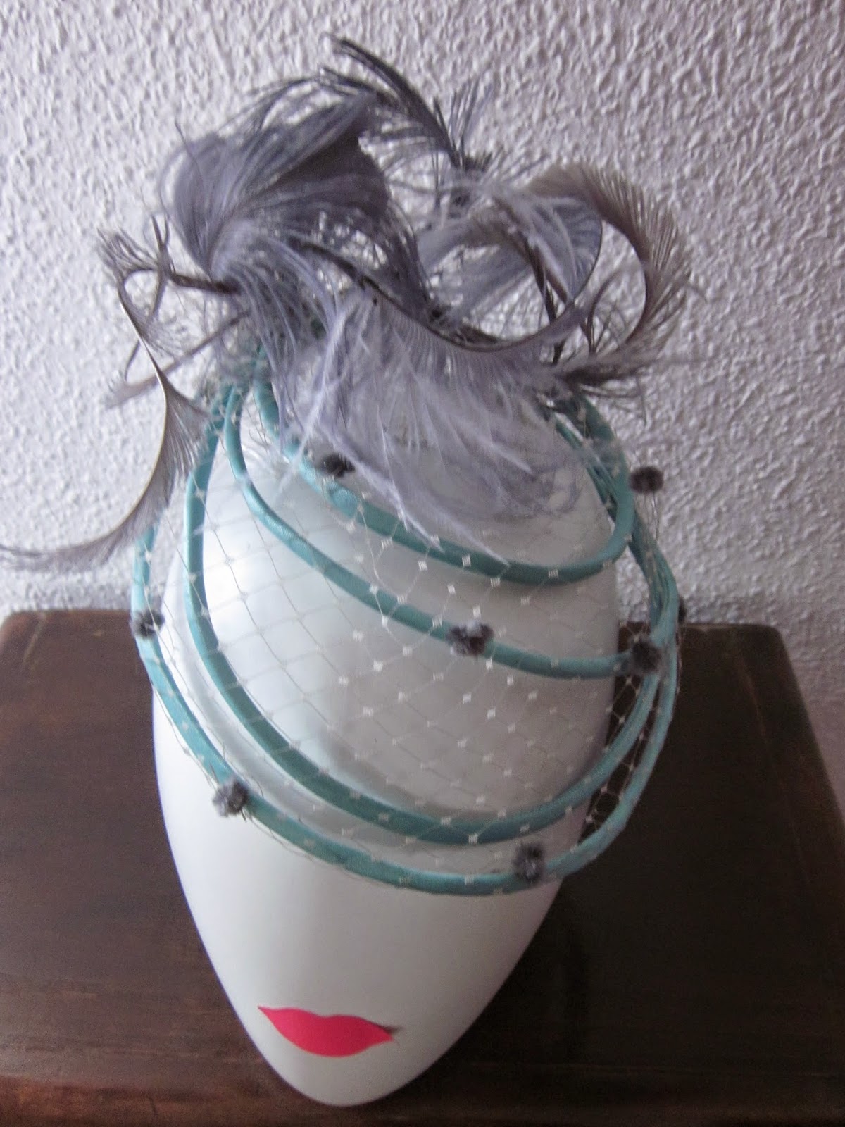 Gris Plata Y Crema Neta Aro Plumas Tocado Para Cabello