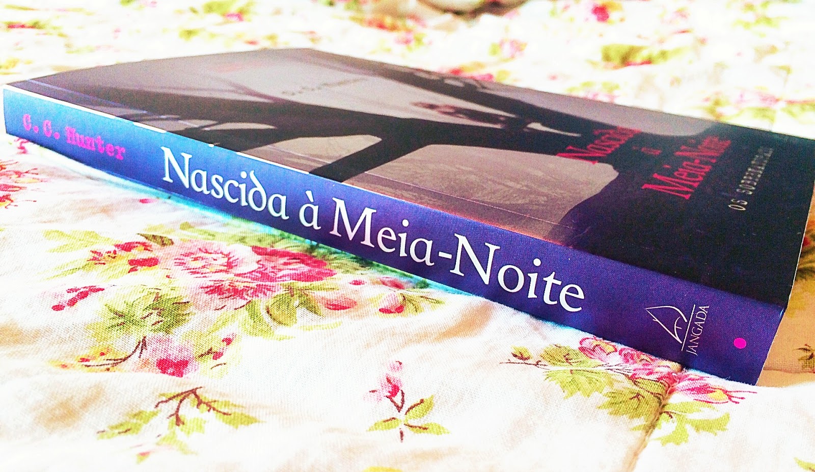 My Secret Books: Resenha - Nascida À Meia-Noite