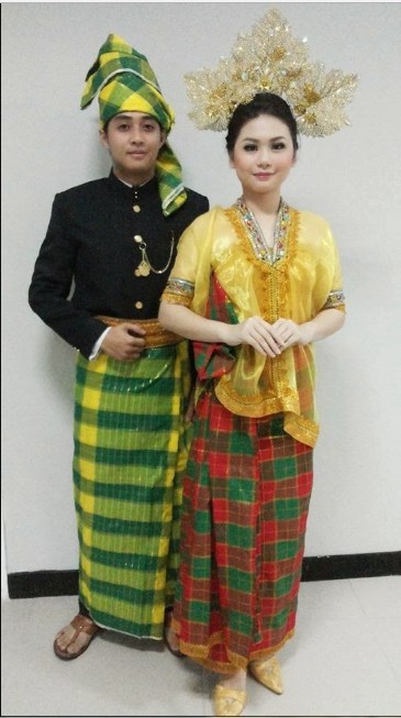 Pakaian Adat Sulawesi Selatan Pakaian Adat Sulawesi Selatan