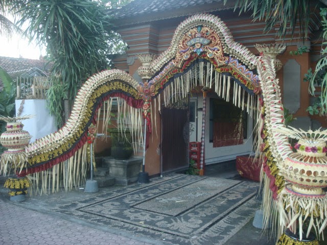 SEBUAH KARYA SENI: Dekorasi Pengantin Bali & Payas Kuri Plengkungan