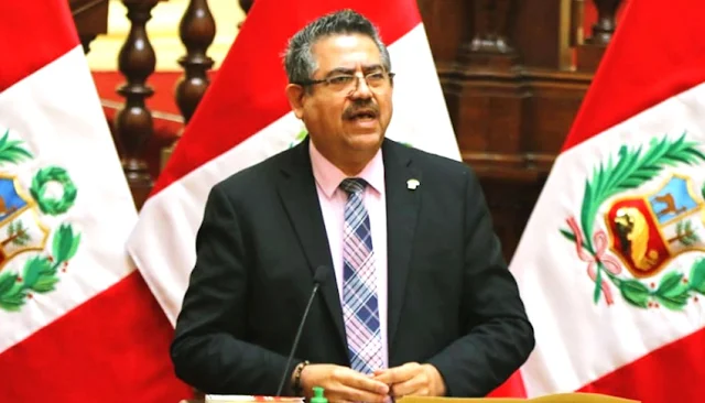 Manuel Merino jura como presidente de Perú