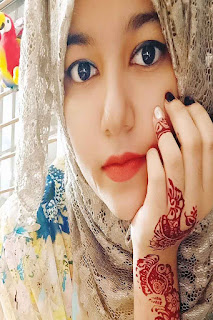 জিভ সুমির ভোদার ভিতরে দিয়ে চুষতে লাগলো জিভ সুমির ভোদার ভিতরে দিয়ে চুষতে লাগলো